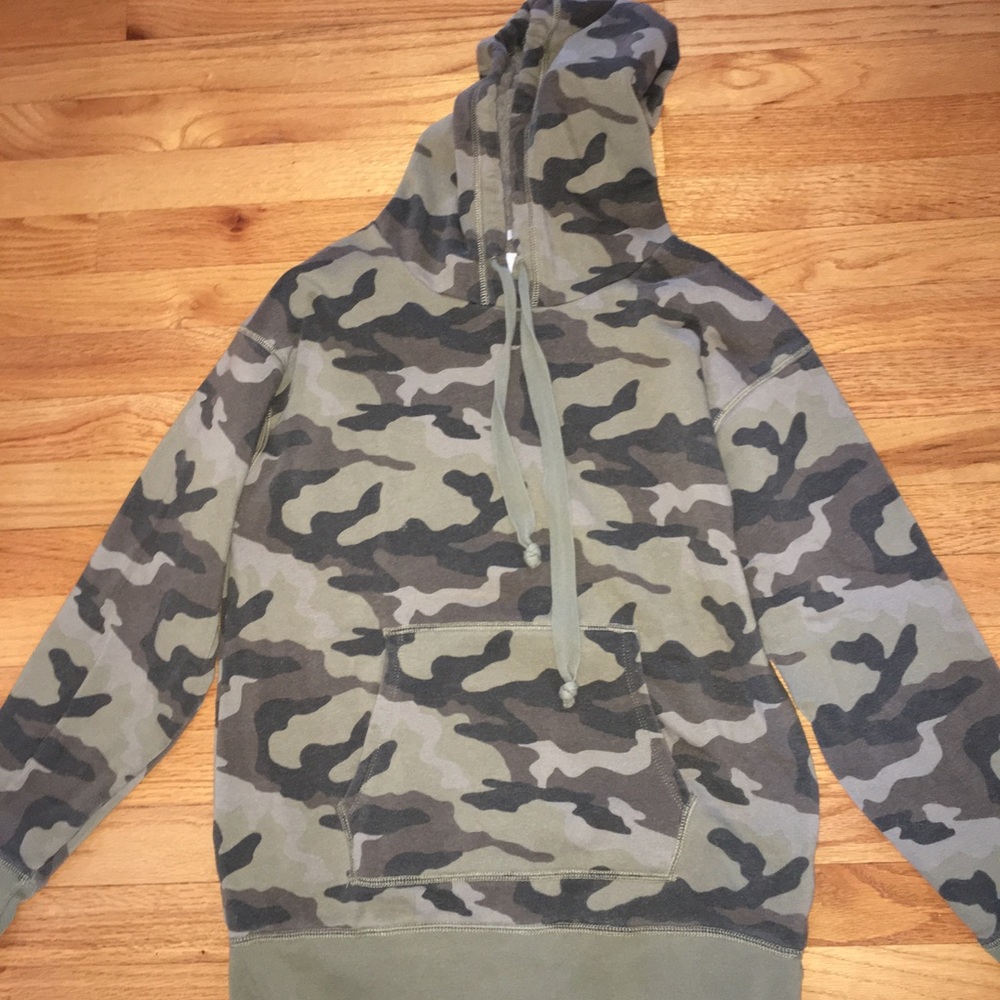 American eagle camo sweatshirt